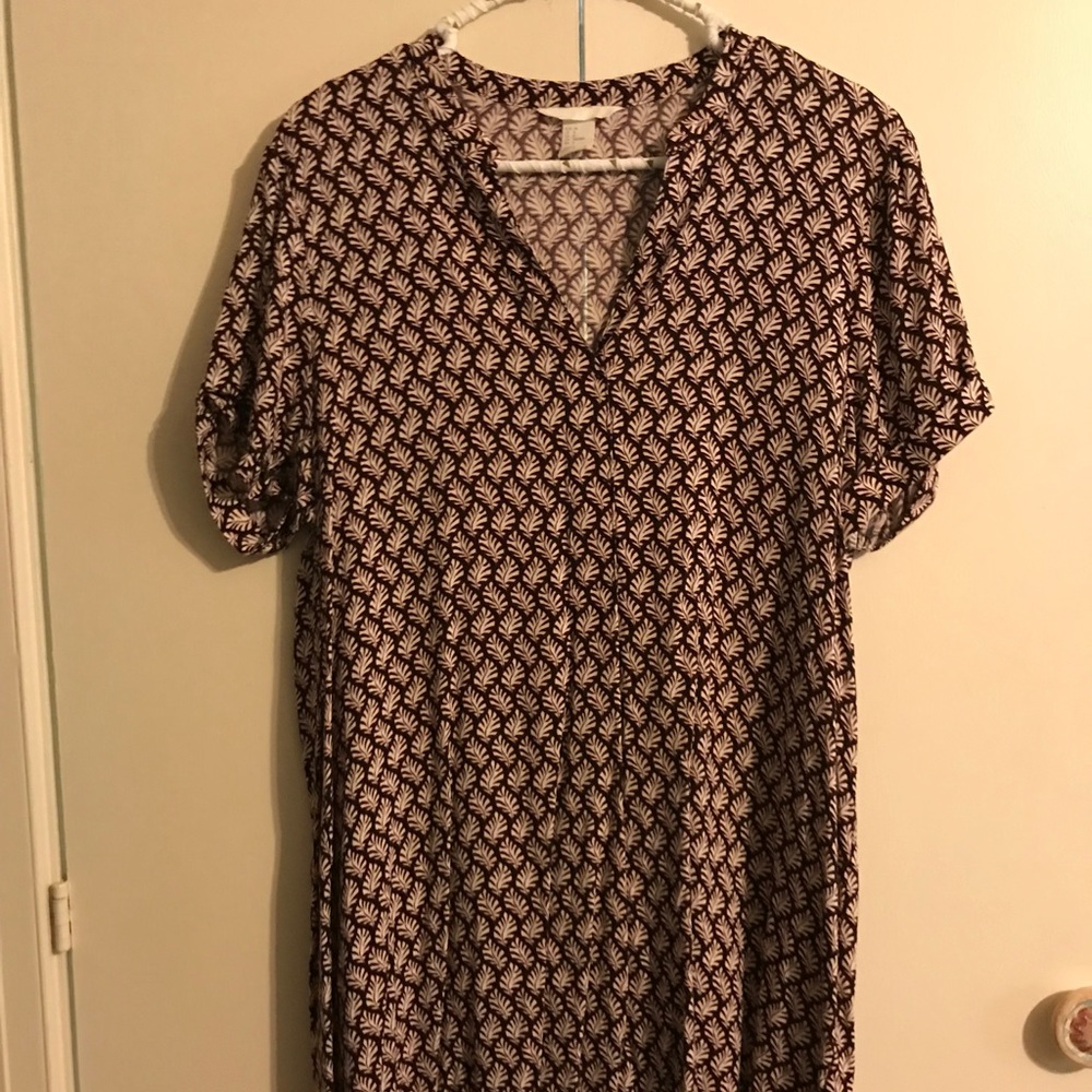H & M Size 8 dress feather pattern